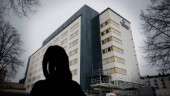 Nyköpingskvinna misstänks ha försökt döda sitt barn på sjukhus: "Barnet har varit nära att dö" ✓Båda föräldrarna häktade