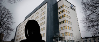 Nyköpingskvinna misstänks ha försökt döda sitt barn på sjukhus: "Barnet har varit nära att dö" ✓Båda föräldrarna häktade