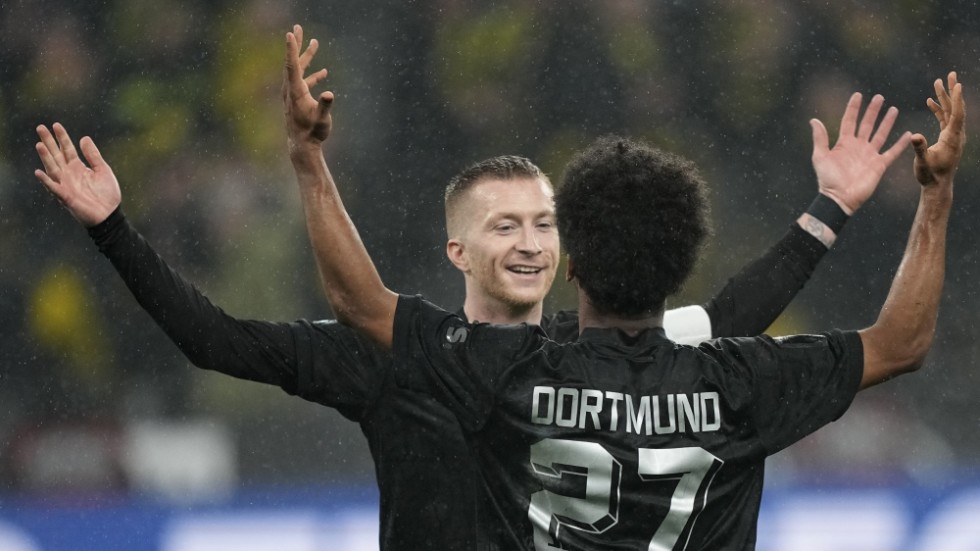 Dortmunds Karim Adeyemi, och Marco Reus jublar under hemmamötet med Hertha Berlin.