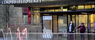 Göteborgs bibliotek bantar utbudet av böcker
