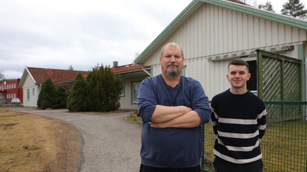 Willy Johansson och Jetmir Shehi jobbar båda på gruppboendet på Gränsgatan och båda har de valt förskjuten semester. Fast av olika anledningar. 