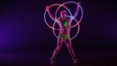 "Snorungar" från Australien fick publiken i Eskilstuna att tappa hakan – burlesk dragshow mötte nycirkus 