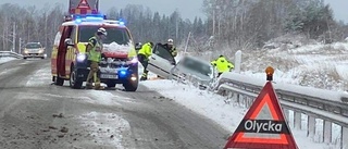 Snöovädret ställde till problem – läs vår rapportering: ✓Flera trafikolyckor ✓Två till sjukhus ✓Väg 55/56 stängdes av