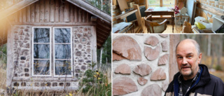 Så bygger du ett minihus av ved och lera – Olle i Björkvik har använt material från tomten