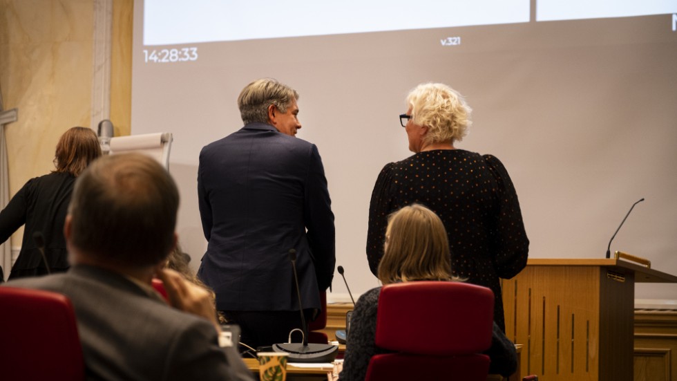 S+M-styret, med Niklas Borg (M) och Kristina Edlund (S), fick se sin budget för 2024 klubbas igenom sent på tisdagskvällen.