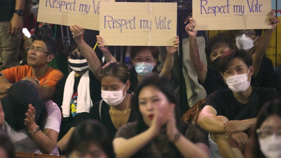 Anhängare till partiet Kao Klai demonstrerar i Bangkok på onsdagen. Nu befaras nya, stora protetster i landet.