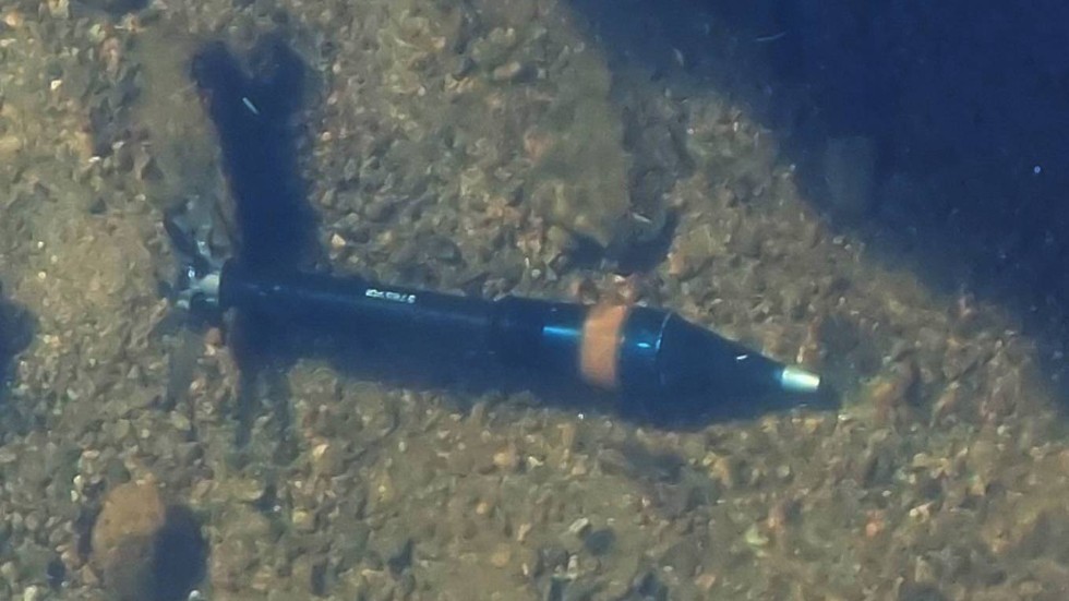 A mysterious object resembling military ammunition was found by some children in the water in a culvert at Bergnäsudden.
