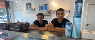 Tomma lokalen blev glasskiosk – och arbetsplats för 15 ungdomar 