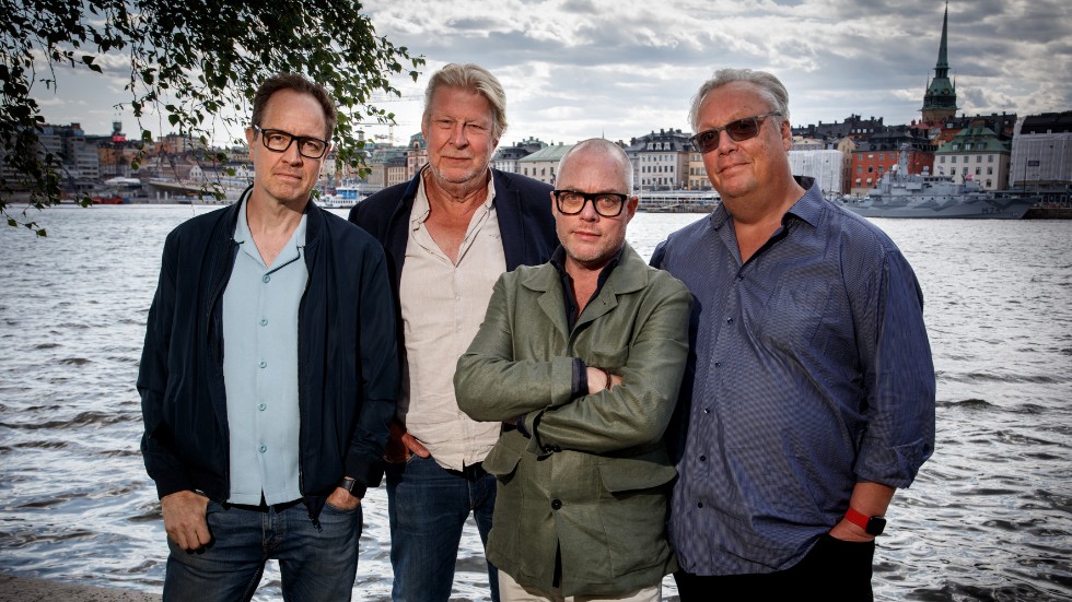 Björn Stein regisserar serien, Rolf Lassgård spelar huvudrollen som Thorbjörn Fälldin, Henrik Jansson-Schweizer är manusförfattare och exekutiv producent och Jonas Jonasson ligger bakom originalidén. Pressbild.