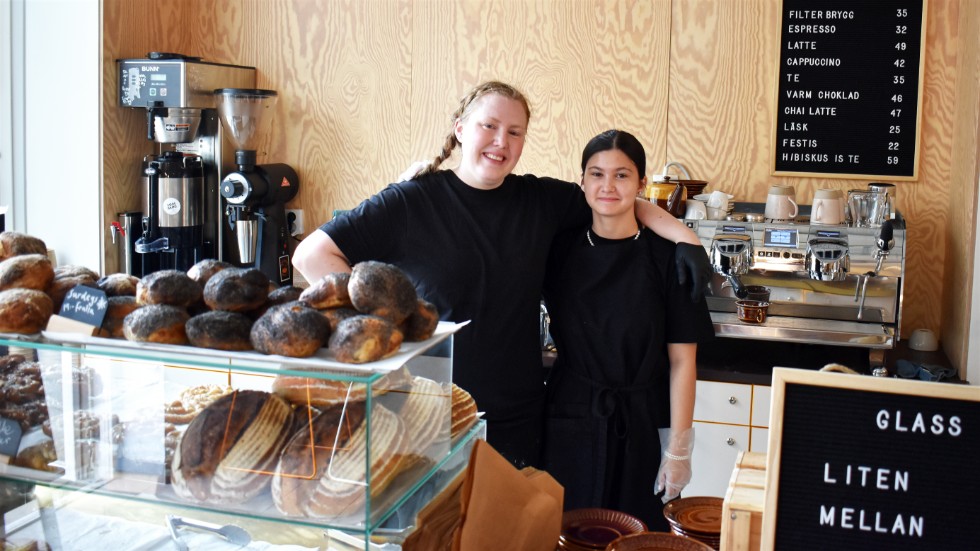 Cornelia Luckey, owner of the newly opened bakery and her colleague Adelisa Serifi.