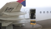 Passagerare öppnade flygplansdörr i luften