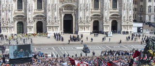 Berlusconi begravdes inför tusentals sörjande