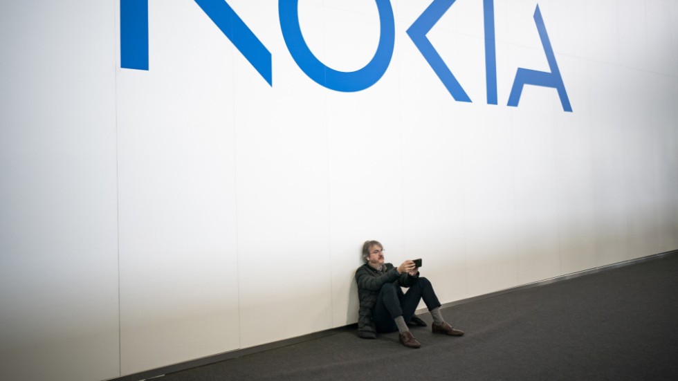 Nokia varnar för minskad omsättning sedan Ericsson fått stort mobilnätsavtal med amerikanska AT&T. Arkivbild
