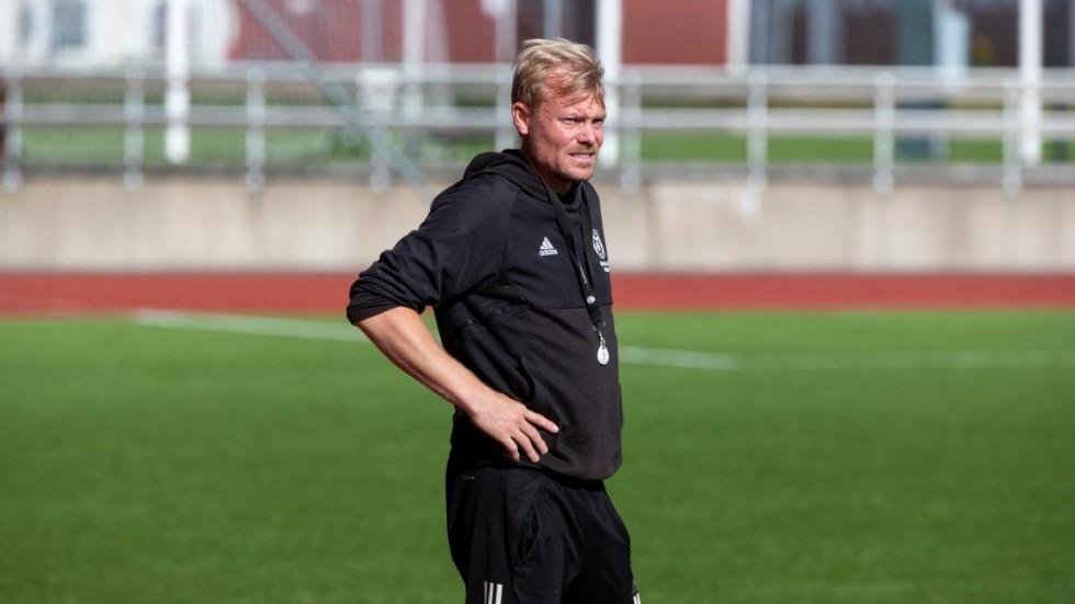 Martin Axén, tränare i Motala AIF, har fått en del att fundera över efter fyra raka förluster.