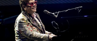 Elton John drabbad av covid – ställer in