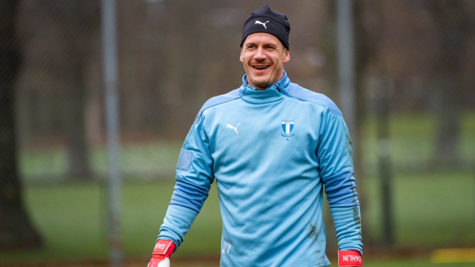 Malmö FF-målvakten Johan Dahlin gjorde comeback i somras efter sin axeloperation. Nu kan 35-åringen ta sitt femte SM-guld med MFF.