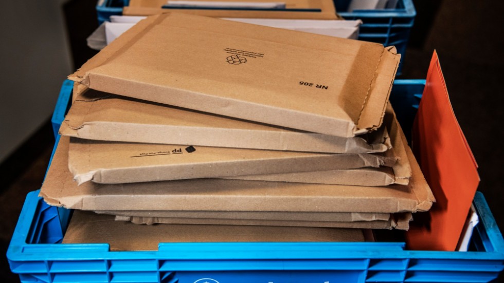 Medlemmar i Kiladalens socialdemokratiska förening undrar om Postnord tänker att placera ut fler paketboxar på landsbygden.