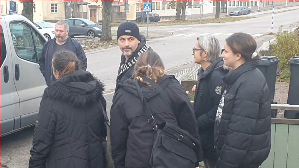 Halil Berisha tillsammans med hustrun Shpresa och döttrarna Enisa och Eliza när det hämtades av gränspolis i Vimmerby den 4 november i fjol.