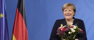 Merkel och medhjälparen filar på självbiografi