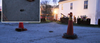 TV+BILDER: Nytt slukhål upptäckt i Visby • Område avspärrat • "Verkar vara vattnet som underminerar marken"
