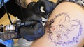 Mamma i grannkommunen döms efter att ha tatuerat sina barn