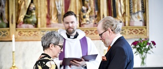 Stina och Erik tog chansen - gifte sig när kyrkan ordnade drop-in-vigsel: "Det var så stämningsfullt och fint"