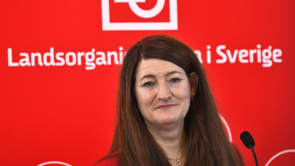 Ordförande Susanna Gideonsson ger inte hela bilden när hon säger att LO:s bidrag till Socialdemokraterna är förankrat vid organisationens stämma, skriver Sverigedemokraterna.