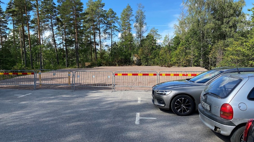 Förskolan i Mörlunda håller på att få sin länge efterlängtade parkering som ska ge bättre med plats och säkrare trafik.