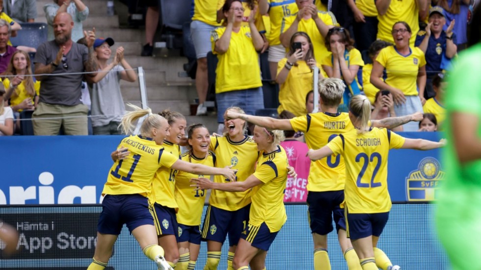 Svenskt jubel efter Johanna Rytting Kaneryds 1–1-mål i tisdagens fotbollslandskamp mellan Sverige och Brasilien på Friends arena.