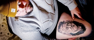 Ovanliga idén hos tatueraren: Leif GW Persson på låret