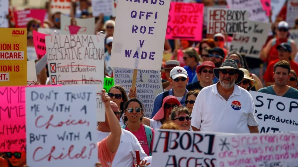 Människor i USA demonstrerar för rätten till abort.