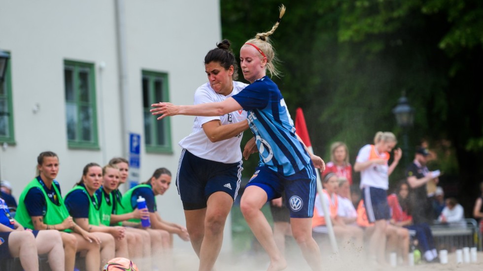 Cornelia Lindgren spelade Beach Soccer-SM med KFUM Linköping i helgen. I Finalen fick laget se sig besegrat av Djurgården med 19-0.