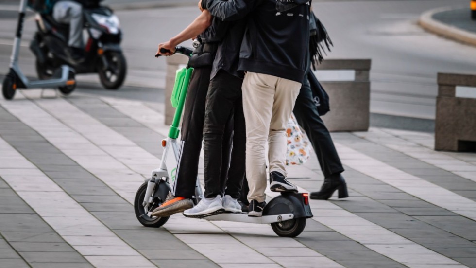 Fler unga som kör berusade nattetid bland de som varit med om olyckor med elsparkcyklar än med andra cyklar enligt en norsk studie. Arkivbild.