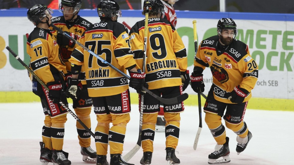 Luleå Hockeys centerforward Jack Connolly har förlängt sitt kontrakt med klubben.
