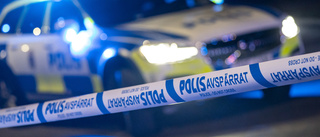 Tungt beväpnad polis eskorterade skadad till Sunderby sjukhus