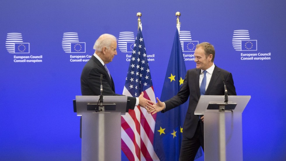 Joe Biden – då som vicepresident – på besök i EU-högkvarteret i Bryssel 2014, hos dåvarande permanente rådsordföranden Donald Tusk. Arkivfoto.