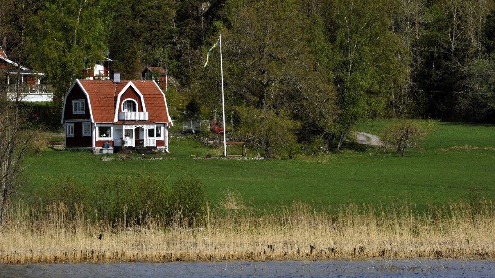 Exploateringstrycket på sjöar, vattendrag och stränder varierar inom landet. Det ska återspeglas i lagstiftningen, skriver bland andra Carina Sundbom, gruppledare för Centerpartiet i Skellefteå.