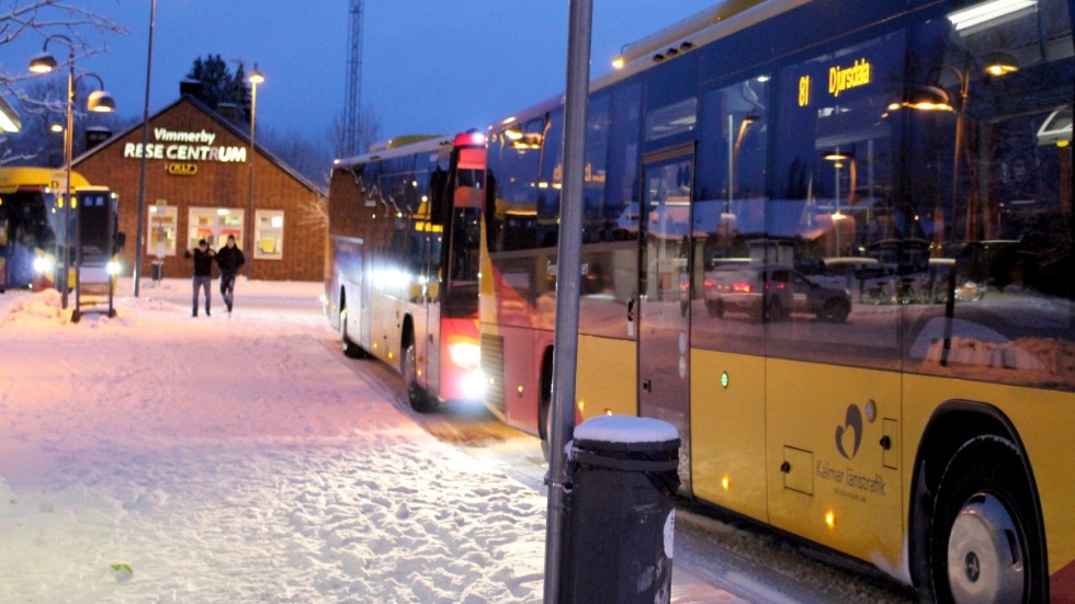 "Flytta över persontrafiken från järnvägen Kalmar-Linköping och ersätt den med biogasbussar och hållplatser längs med väg 34/23" föreslår skribenten.