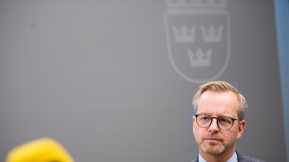 Inrikesminister Mikael Damberg talade under onsdagen med representanter från polisregion Stockholm och Mitt efter flera attacker i närtid som misstänks vara riktade mot polisen. Arkivbild.
