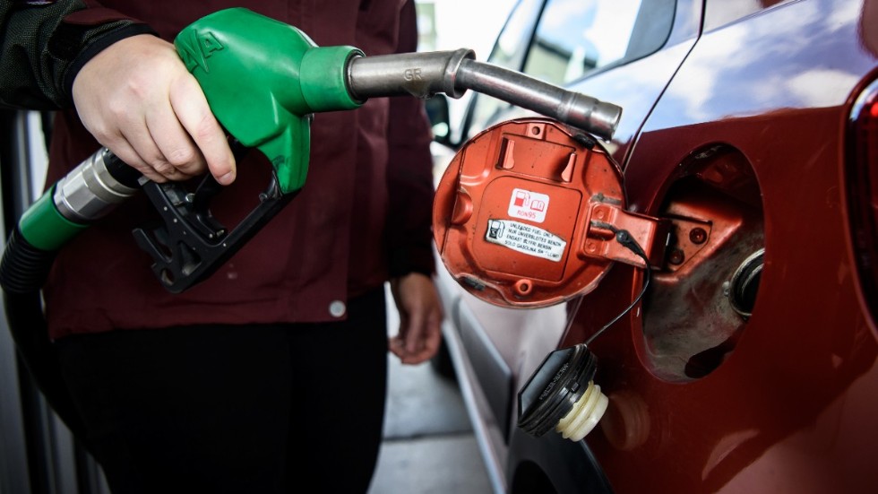 Signaturen "Sänk omedelbart bensinskatten" är detsamma som innehållet i insändaren.

