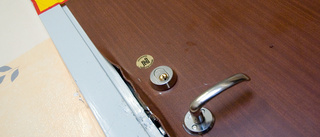Placerade sprängladdning i dörrkarm – vräks