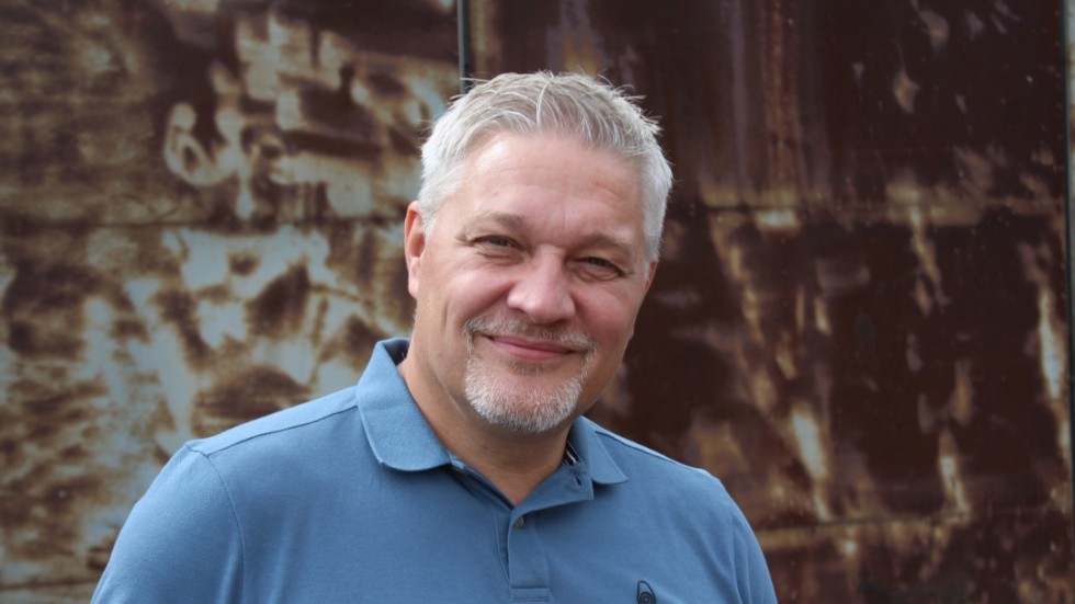 Dubbla direktörsjobb. Robert Bredberg är kommundirektör i Åtvidaberg och tar nu tillfälligt uppdraget som förbundsdirektör i Itsam.