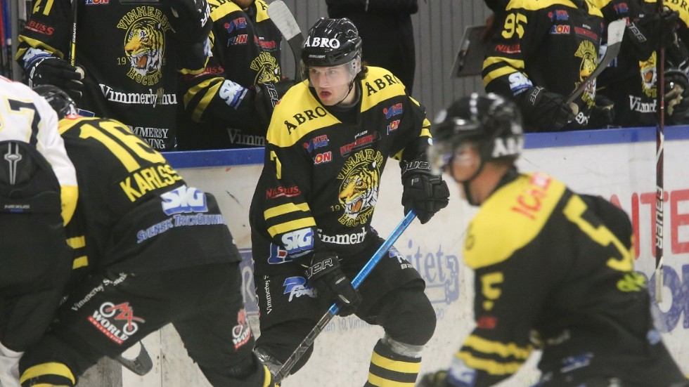 Pontus Näsén under sin tid i Vimmerby Hockey, säsongen 18/19. Nu har han gjort landslagsdebut för Sverige. 