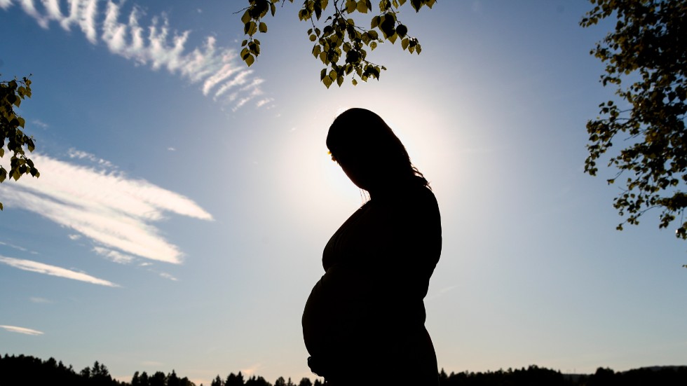 Att bli gravid kan på många håll i världen innebära en risk för livet, skriver Christine Klackenberg/RFSU.