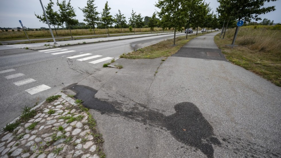 Oljan vid vägen på baksidan av ungdomshemmet Råby utanför Lund är det sista spåret efter de två unga män som fritogs under vapenhot från Råbyhemmet den 19 augusti. Arkivbild.