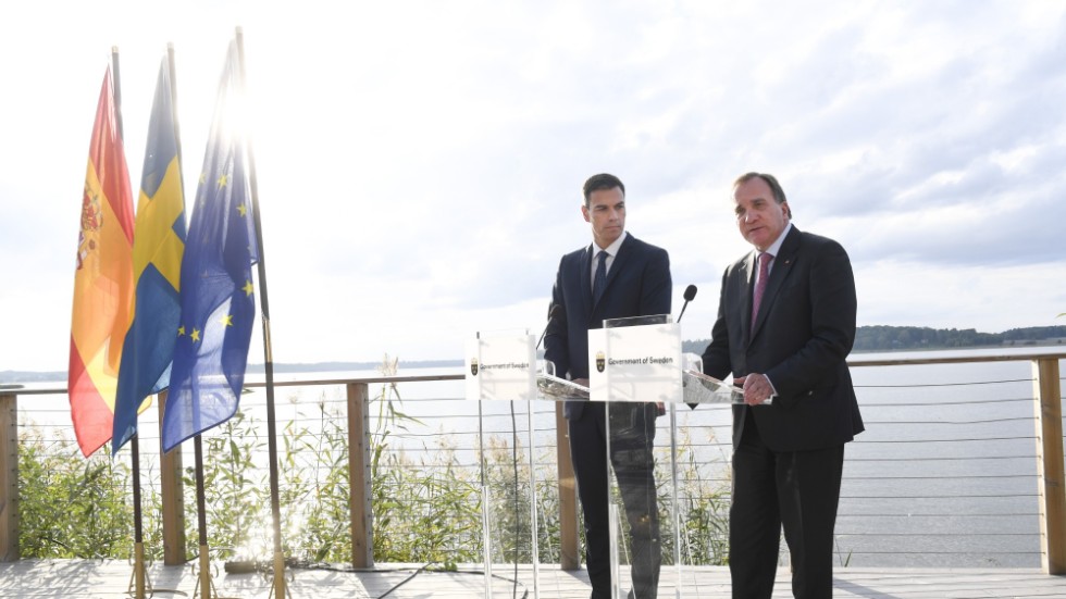 Spaniens premiärminister Pedro Sánchez gav statsminister Stefan Löfven en hjälpande hand under valrörelsen 2018. Arkivbild.