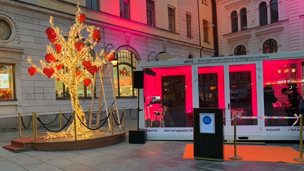 Almi Uppsalas 25-årsjubileum firas med en glasbur på Stora Torget där innovatörer, entreprenörer, företagare och inspiratörer får komma till tals.