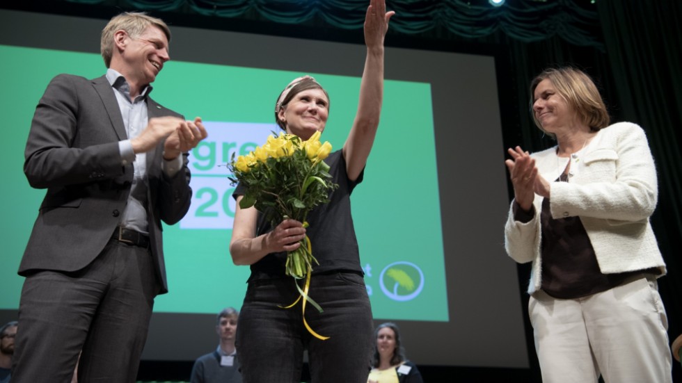 Märta Stenevi (mitten) tippas bli nytt språkrör för Miljöpartiet. Inser hon och Per Bolund möjligheterna med grönblå koalition?