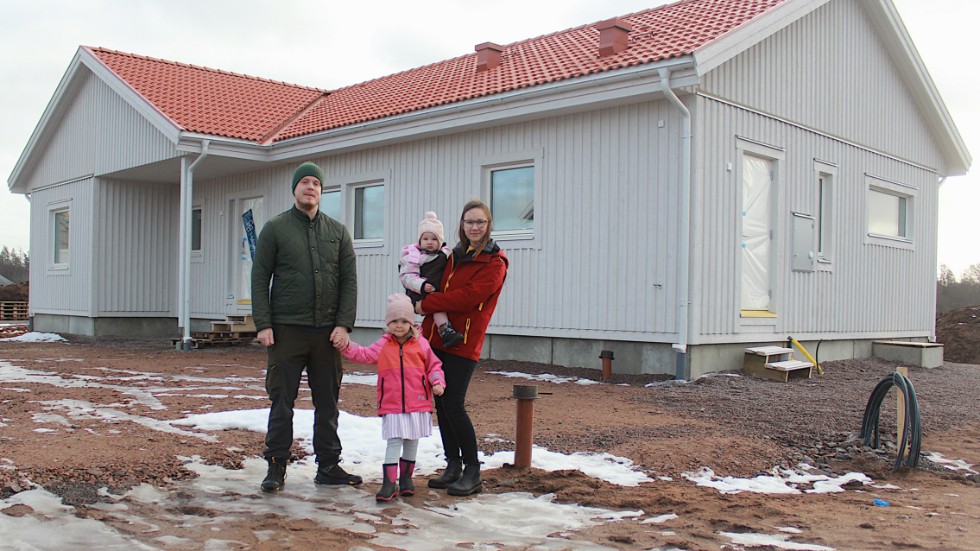 Rickard Nilsson och Annie Freij, med barnen Doris och Siri, bestämde sig för huset Södergården, en kvarleva från Hultsfreds-Hus tid, som numera tillverkas av Hjältevadshus.