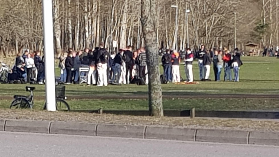 Polisen kontrollerade under fredagen flera större folksamlingar runt om i Linköping.
